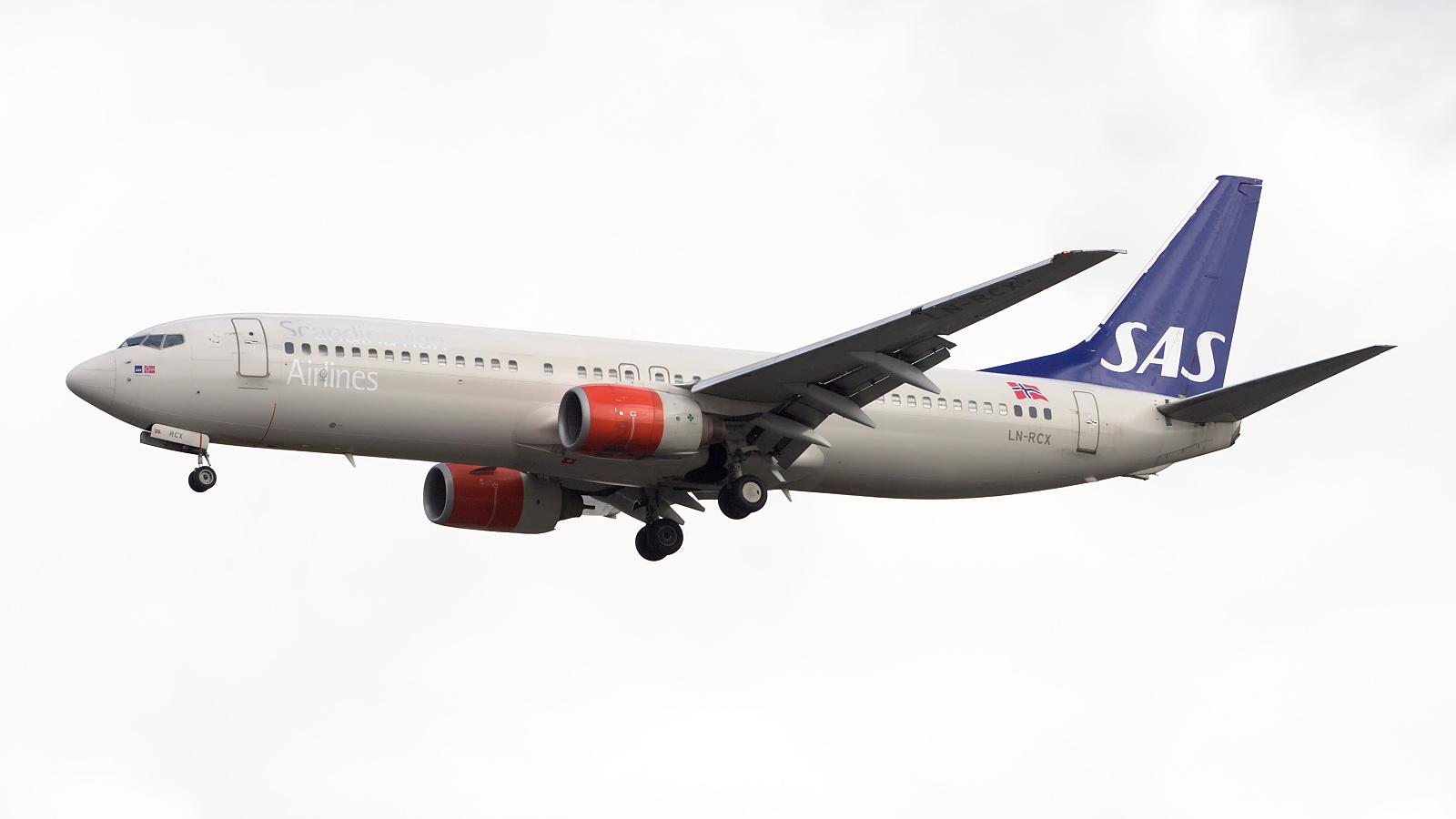 LN-RCX ✈ Scandinavian Airlines Boeing 737-883 @ London-Heathrow