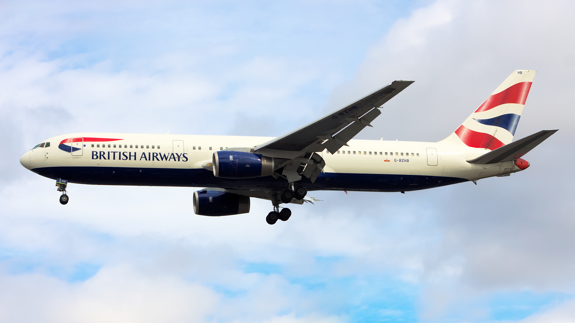 G-BZHB ✈ British Airways Boeing 767-336ER @ London-Heathrow