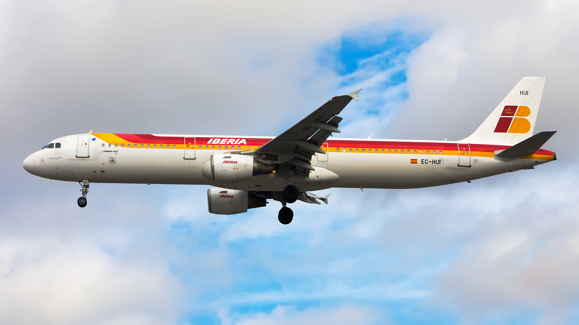 EC-HUI ✈ Iberia Airlines Airbus A321-211 @ London-Heathrow