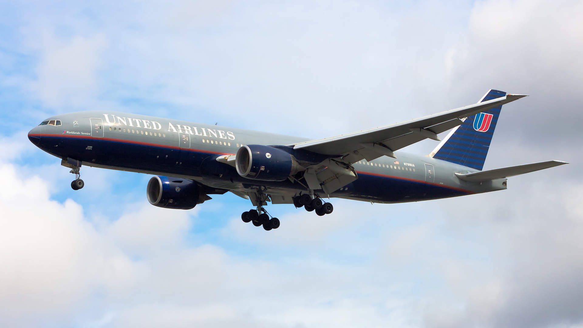 N799UA ✈ United Airlines Boeing 777-222ER @ London-Heathrow