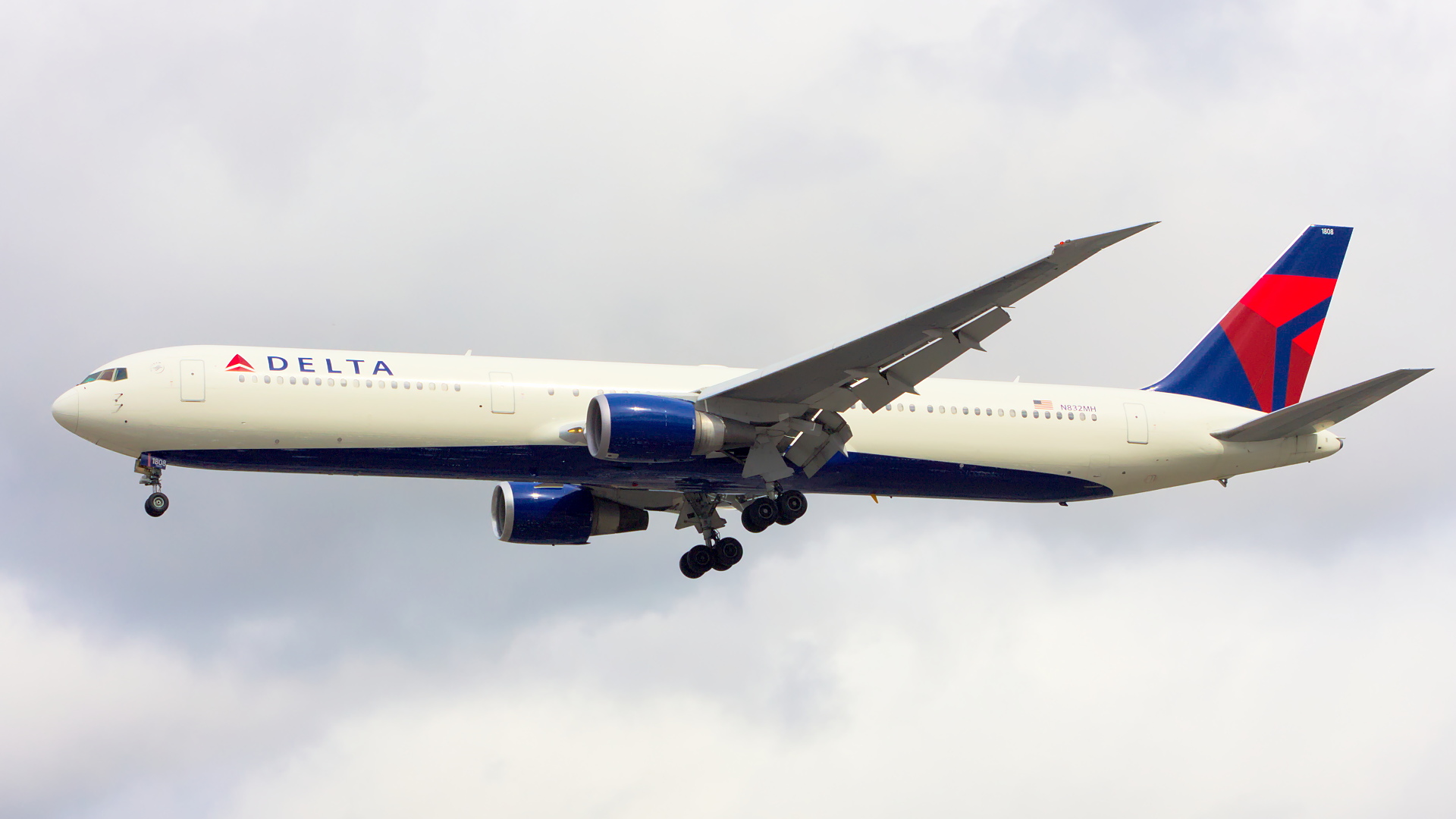N832MH ✈ Delta Air Lines Boeing 767-432ER @ London-Heathrow