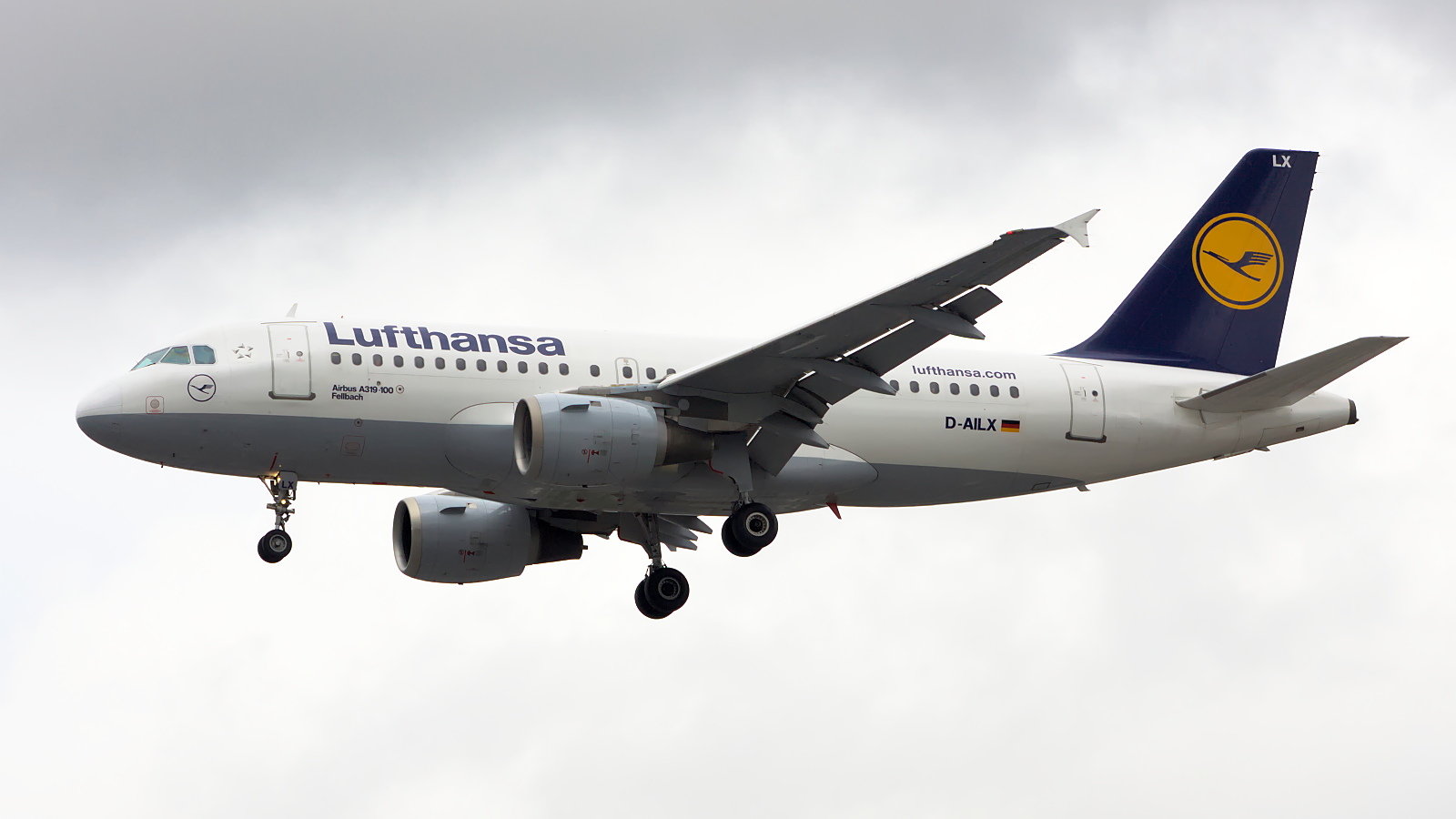 D-AILX ✈ Lufthansa Airbus A319-114 @ London-Heathrow