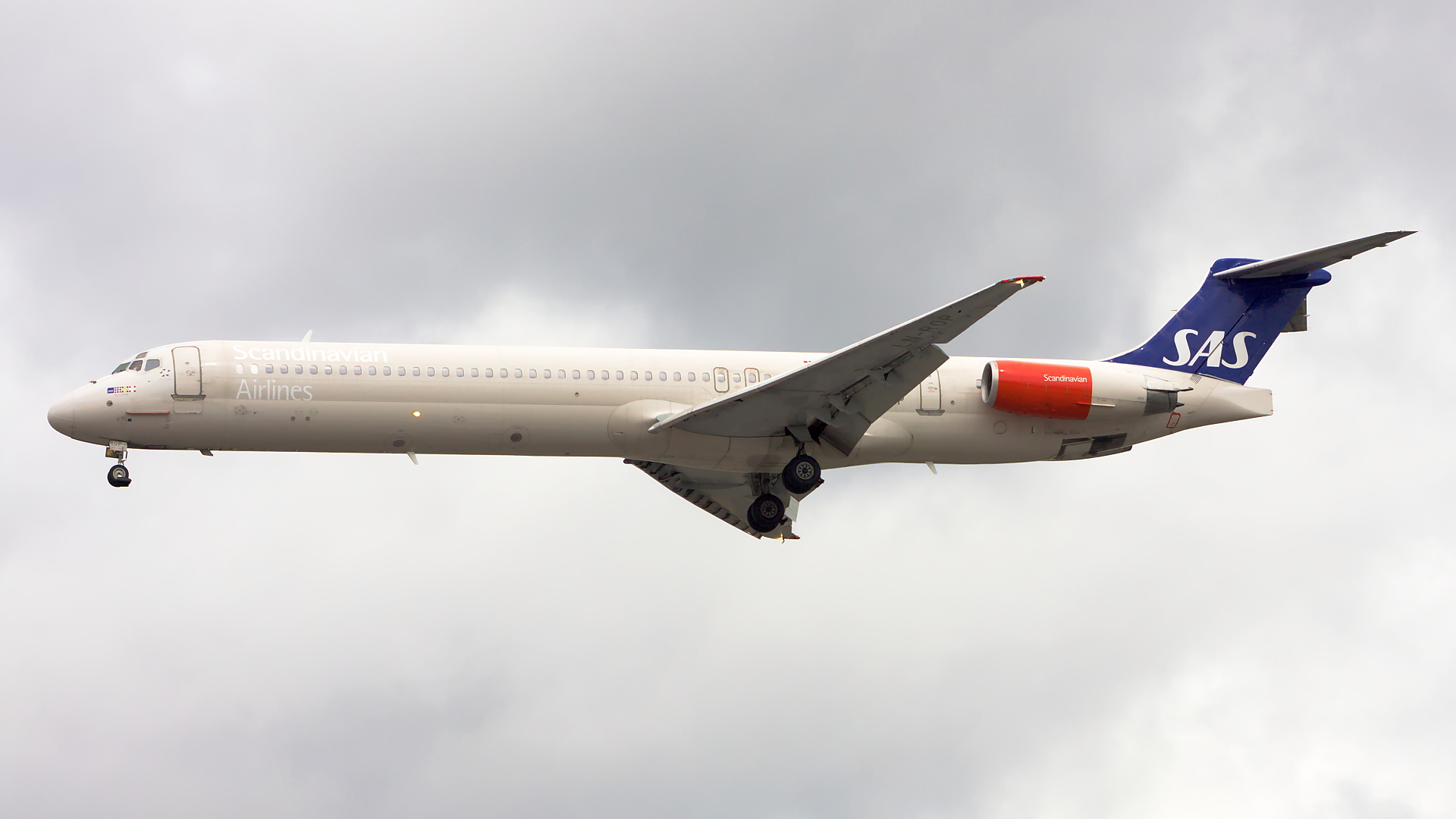 LN-ROP ✈ Scandinavian Airlines McDonnell Douglas MD-82 @ London-Heathrow