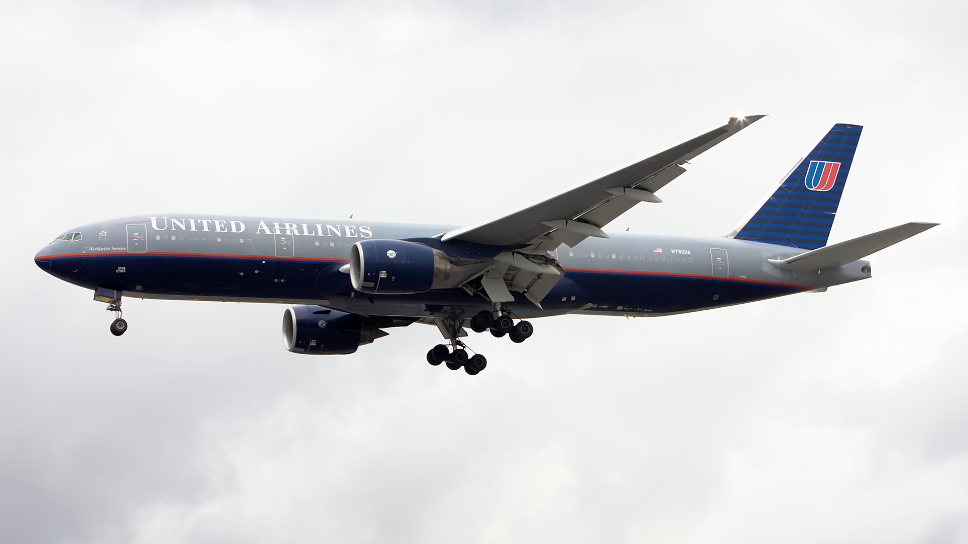 N792UA ✈ United Airlines Boeing 777-222ER @ London-Heathrow