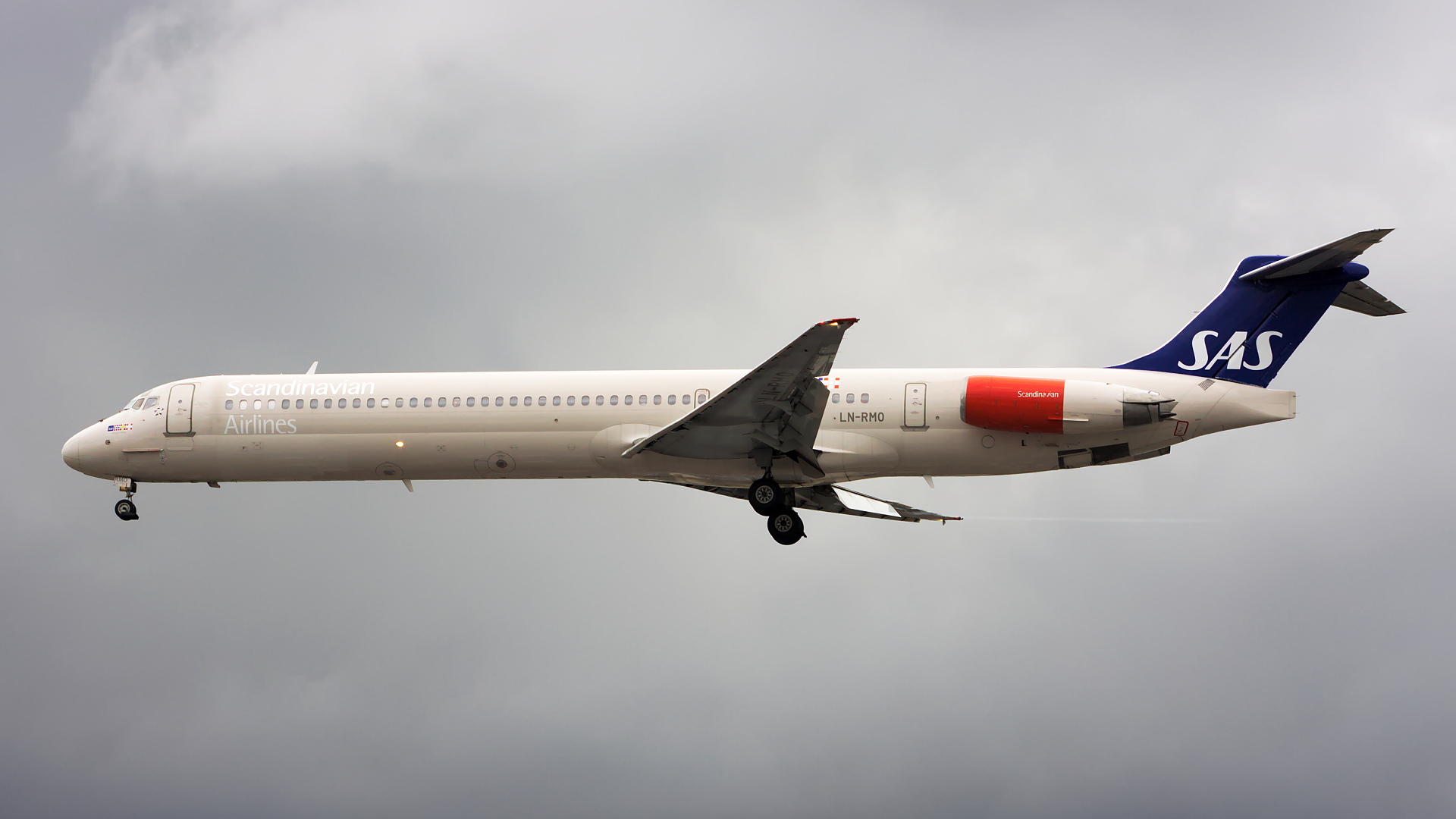 LN-RMO ✈ Scandinavian Airlines McDonnell Douglas MD-82 @ London-Heathrow