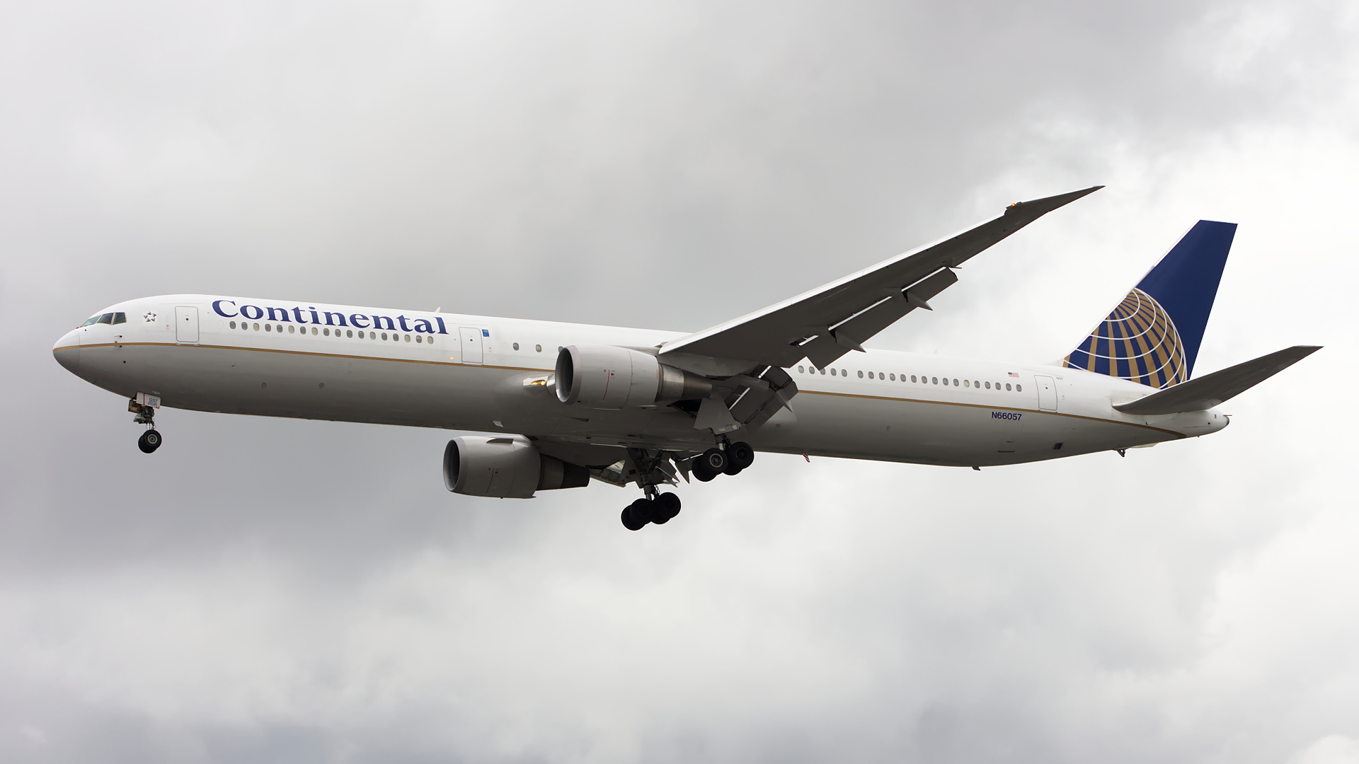 N66057 ✈ Continental Airlines Boeing 767-424ER @ London-Heathrow