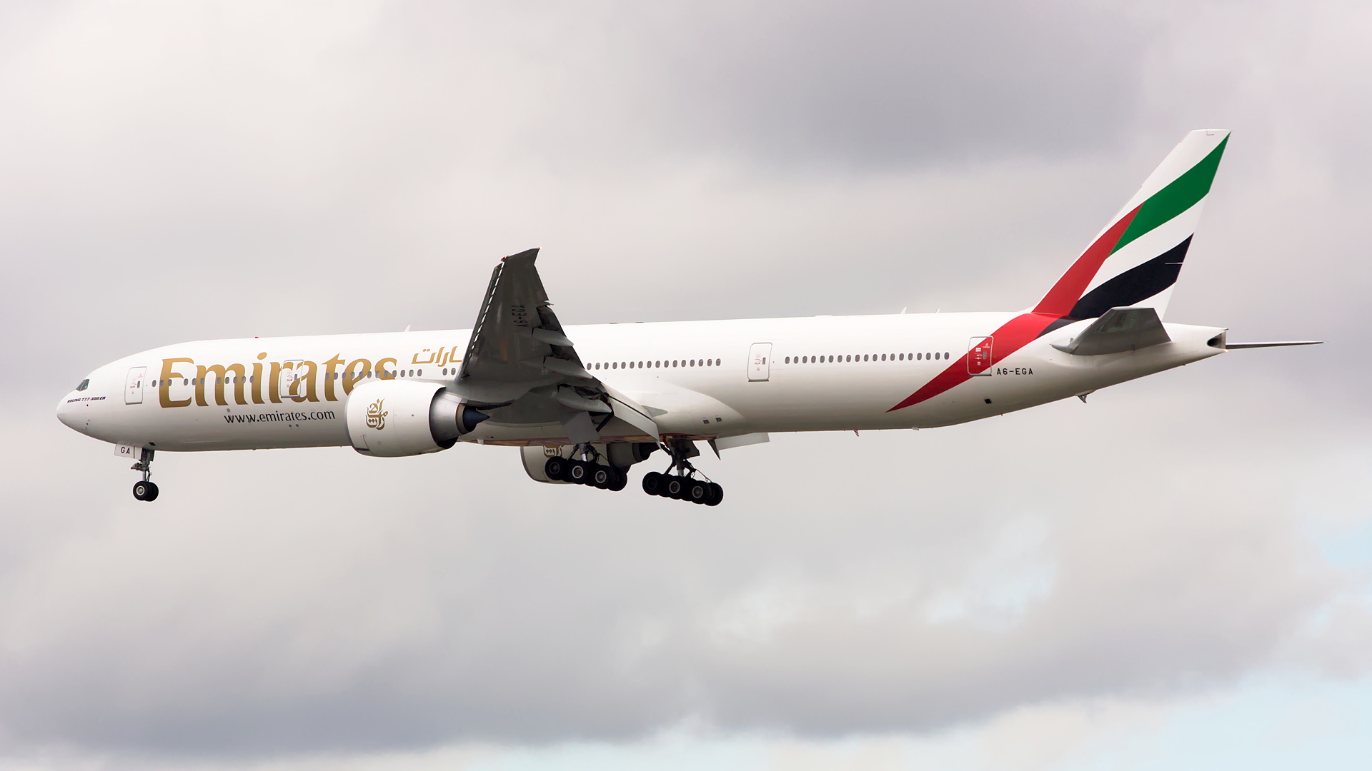 A6-EGA ✈ Emirates Airline Boeing 777-31HER @ London-Heathrow