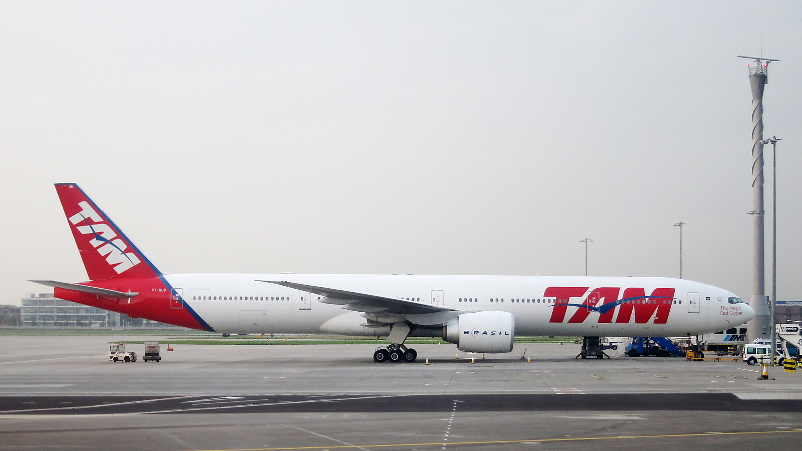 PT-MUB ✈ TAM Brazilian Airlines Boeing 777-32WER @ London-Heathrow
