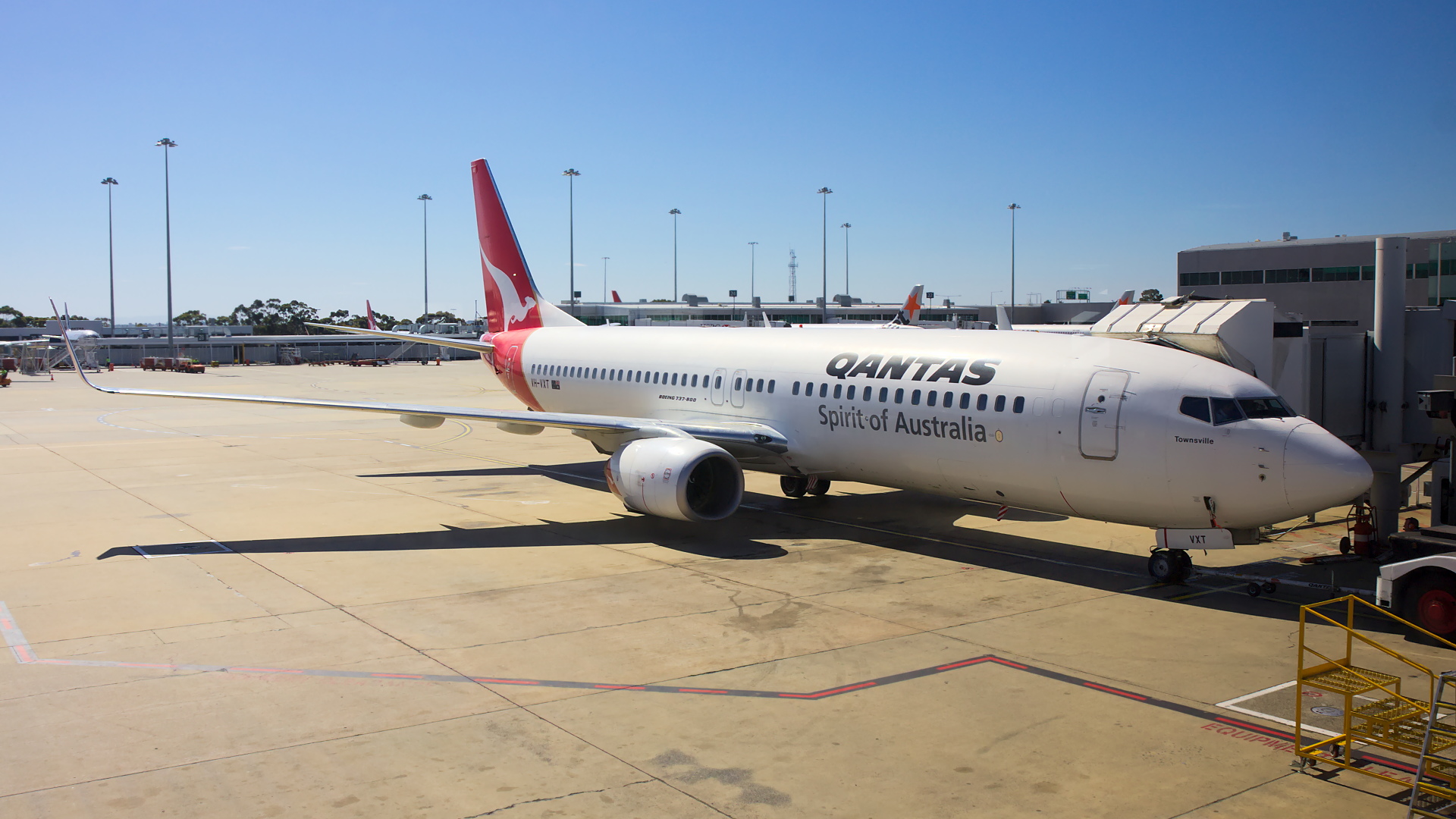 VH-VXT ✈ Qantas Boeing 737-838 @ Melbourne-Tullamarine