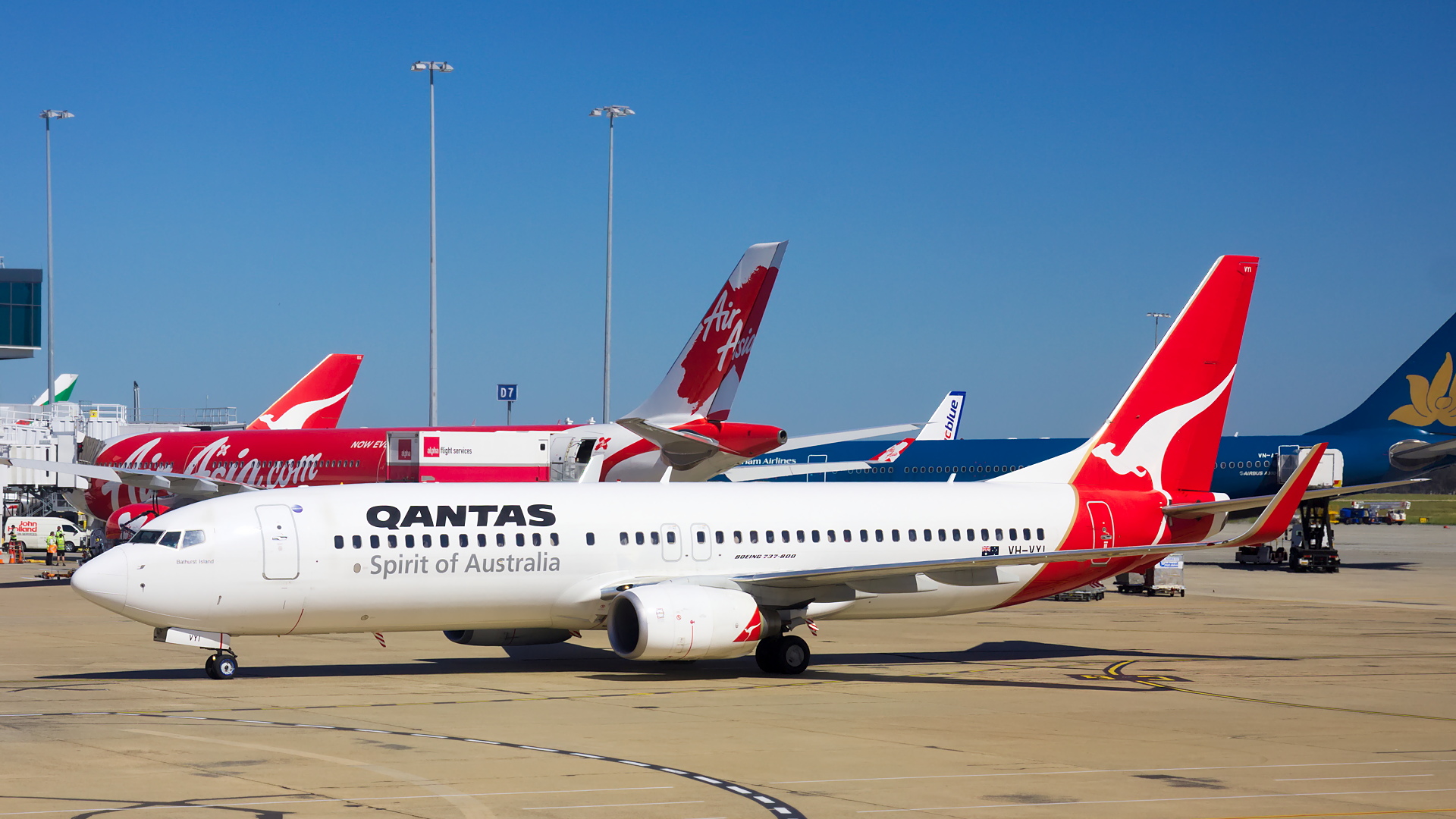 VH-VYI ✈ Qantas Boeing 737-838 @ Melbourne-Tullamarine