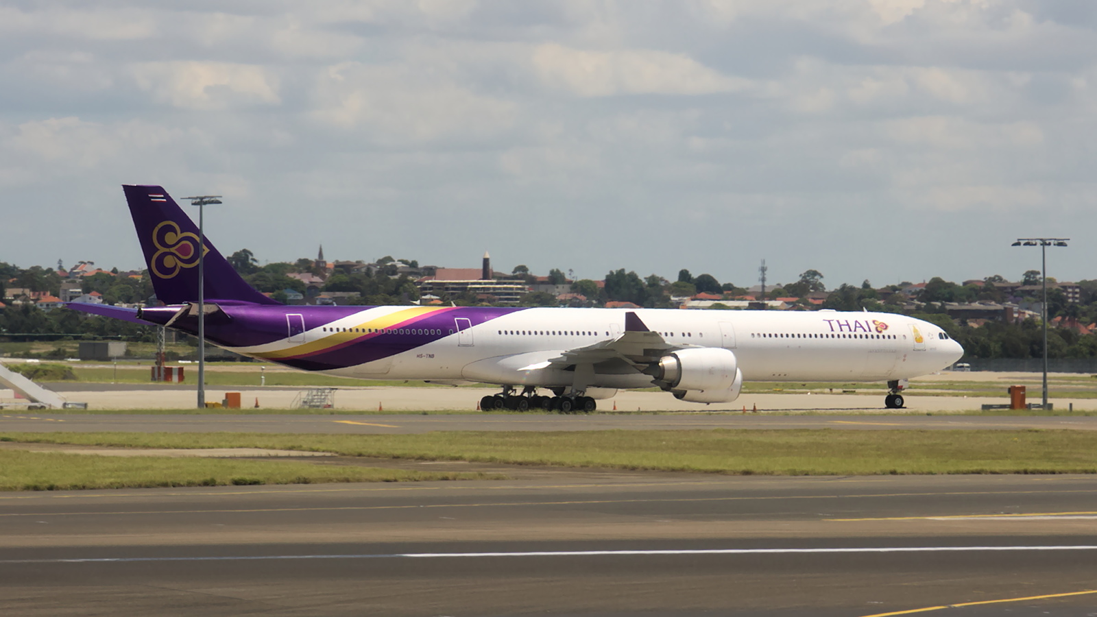 HS-TND ✈ Thai Airways International Airbus A340-642 @ Sydney-Kingsford Smith