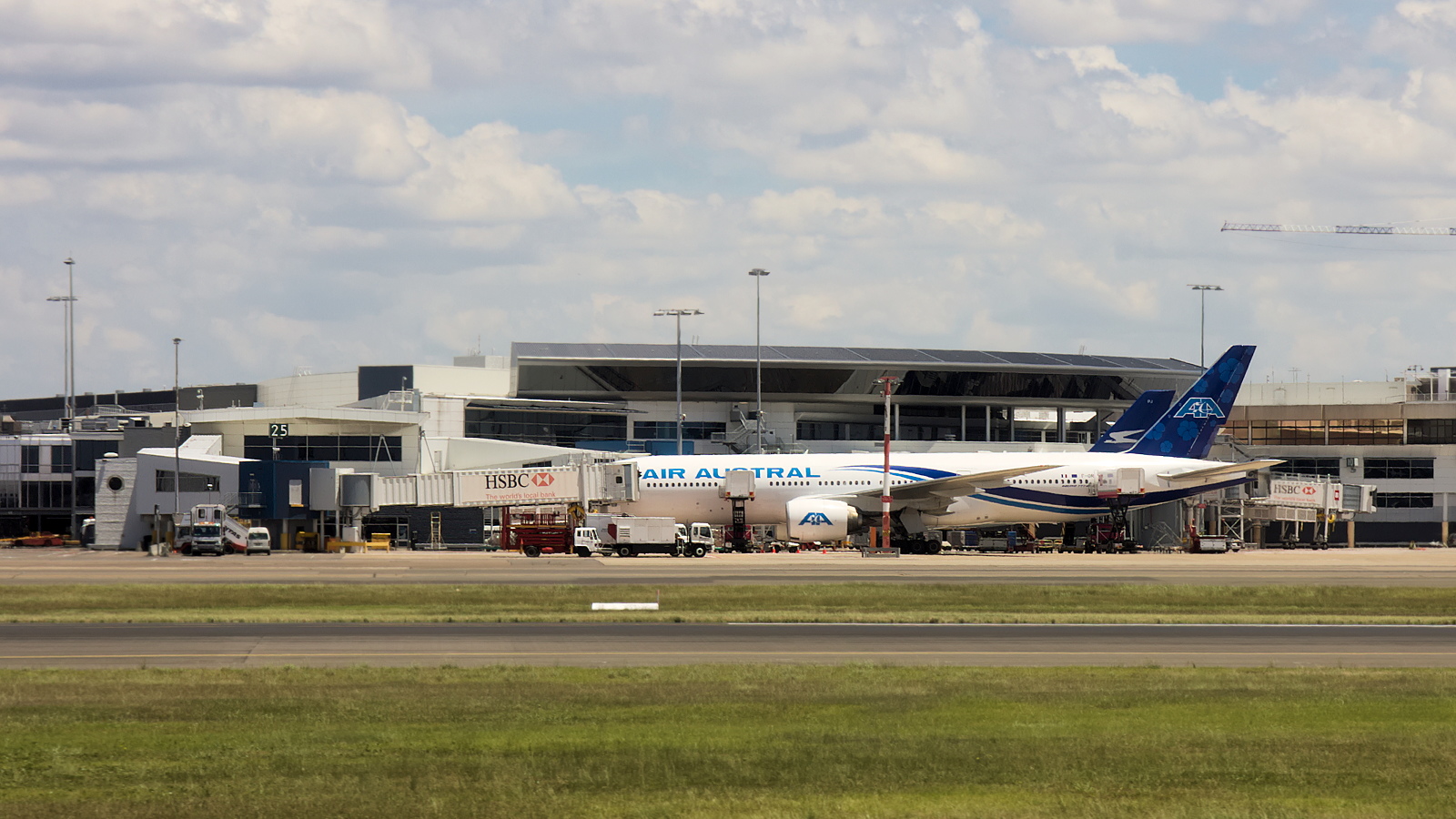 F-ORUN ✈ Air Austral Boeing 777-2Q8ER @ Sydney-Kingsford Smith