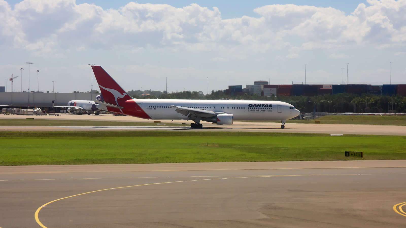 VH-OGV ✈ Qantas Boeing 767-338ER @ Sydney-Kingsford Smith