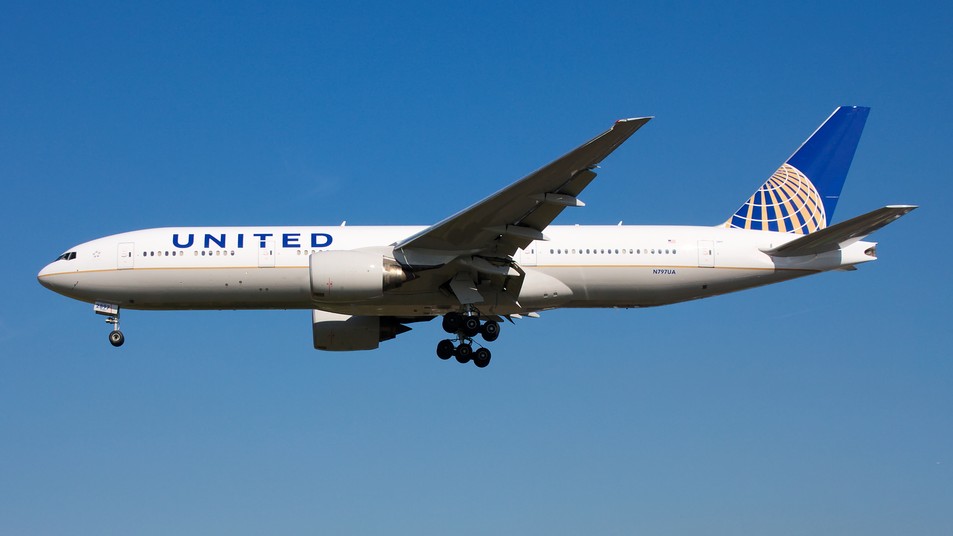 N797UA ✈ United Airlines Boeing 777-222ER @ London-Heathrow