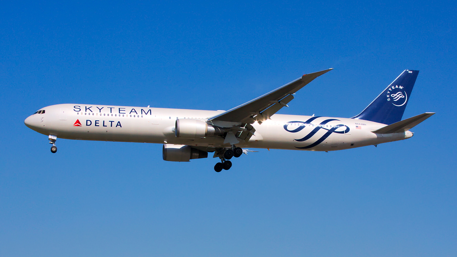 N844MH ✈ Delta Air Lines Boeing 767-432ER @ London-Heathrow