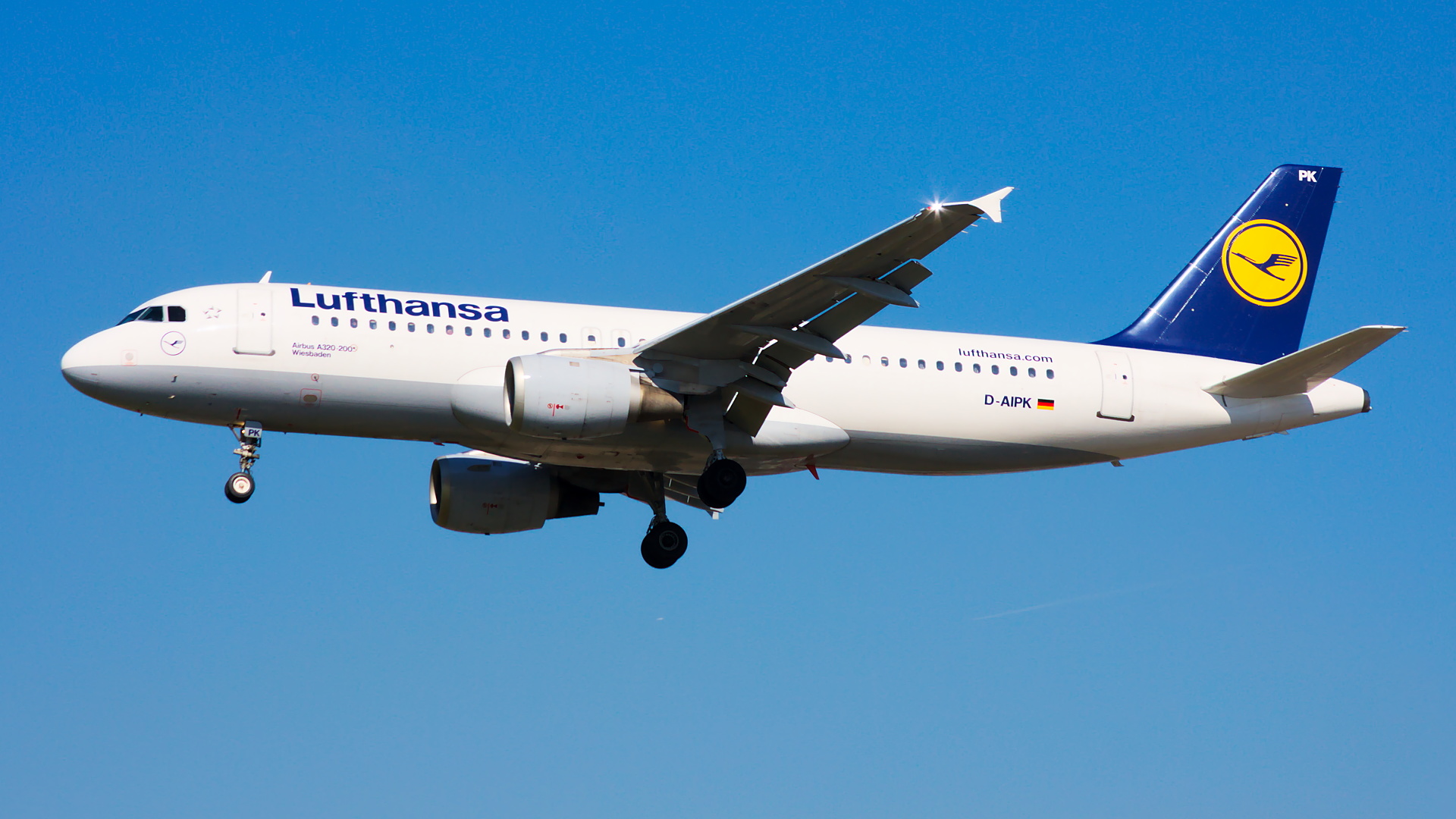D-AIPK ✈ Lufthansa Airbus A320-211 @ London-Heathrow