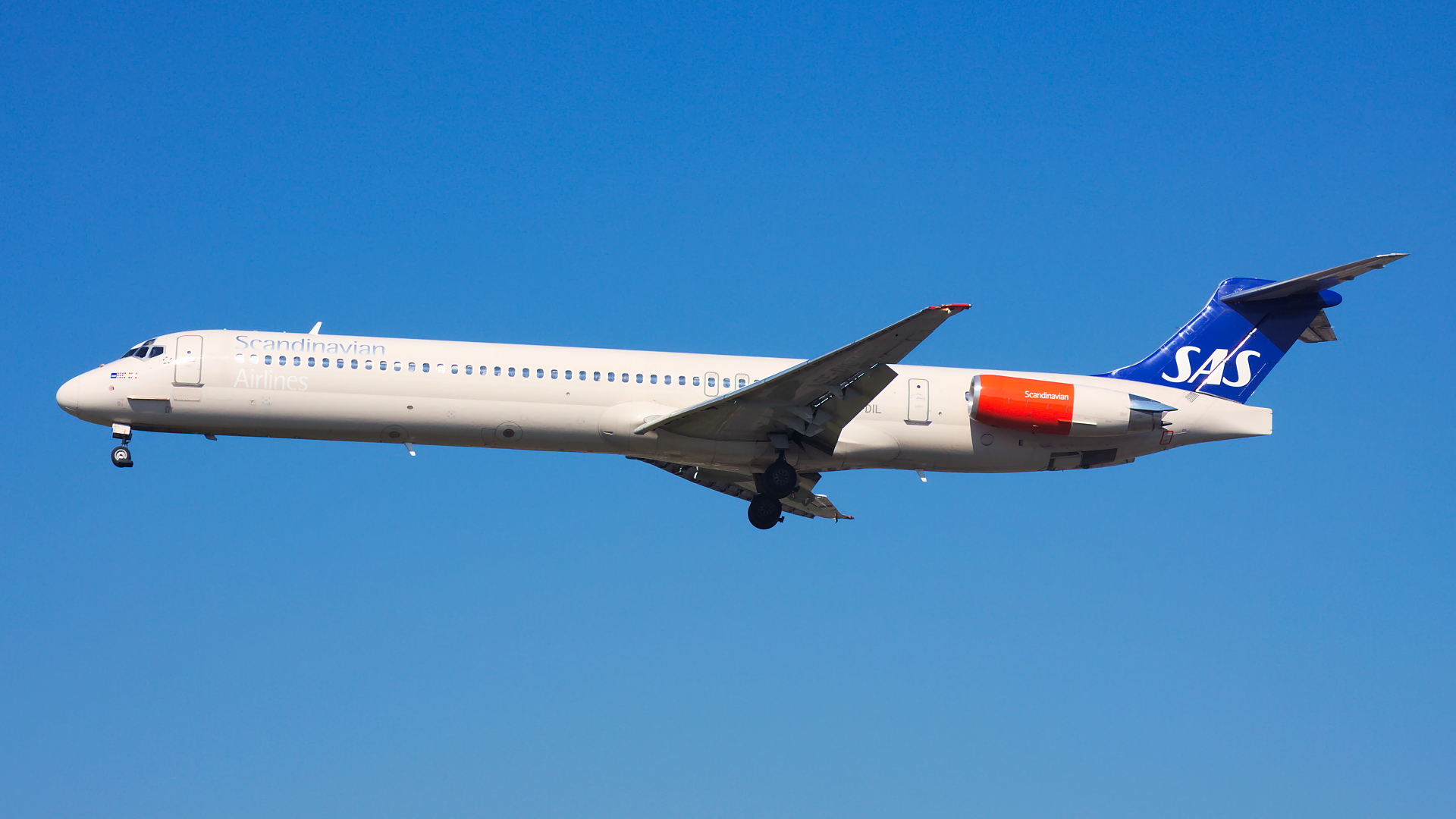 SE-DIL ✈ Scandinavian Airlines McDonnell Douglas MD-82 @ London-Heathrow
