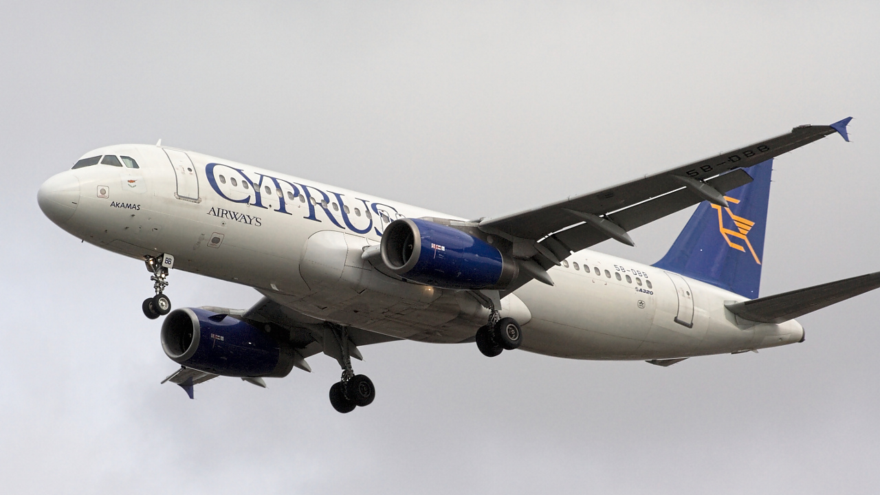 5B-DBB ✈ Cyprus Airways Airbus A320-231 @ London-Heathrow