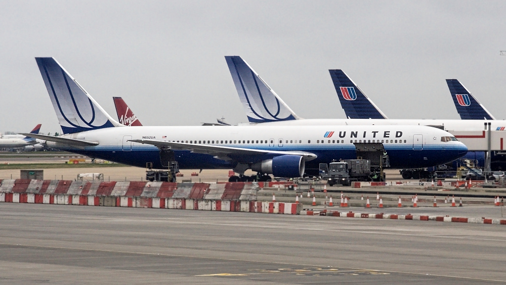 N652UA ✈ United Airlines Boeing 767-322ER @ London-Heathrow