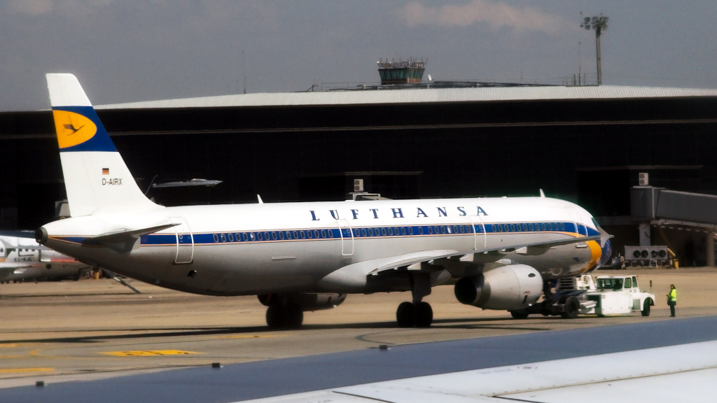 D-AIRX ✈ Lufthansa Airbus A321-131 @ Barcelona-El Prat