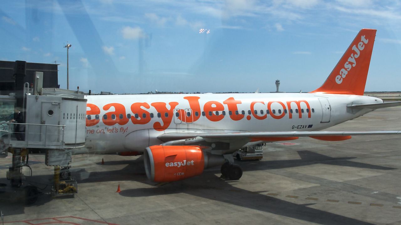 G-EZAV ✈ easyJet Airbus A319-111 @ Barcelona-El Prat