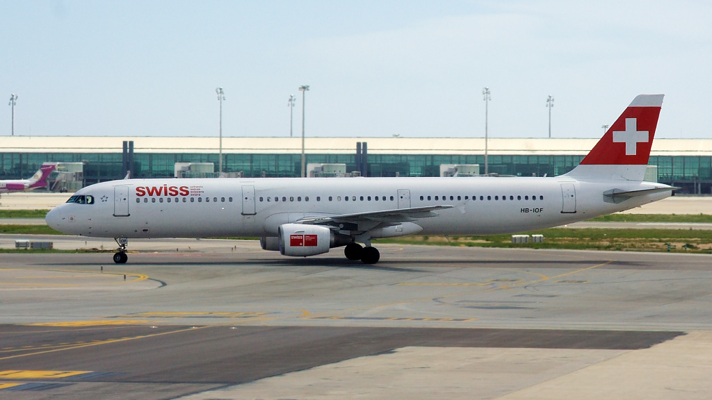 HB-IOF ✈ Swiss International Air Lines Airbus A321-111 @ Barcelona-El Prat