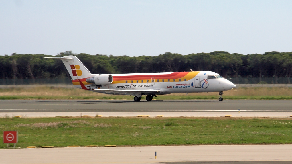 EC-JCG ✈ Air Nostrum Canadair CL-600-2B19 CRJ-200ER @ Barcelona-El Prat