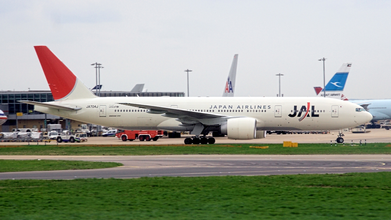 JA704J ✈ Japan Airlines Boeing 777-246ER @ London-Heathrow