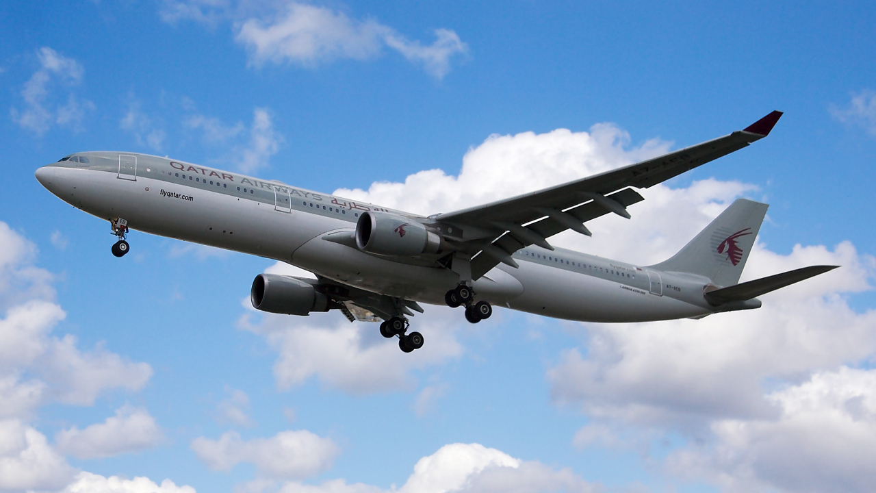 A7-AEB ✈ Qatar Airways Airbus A330-302 @ London-Heathrow