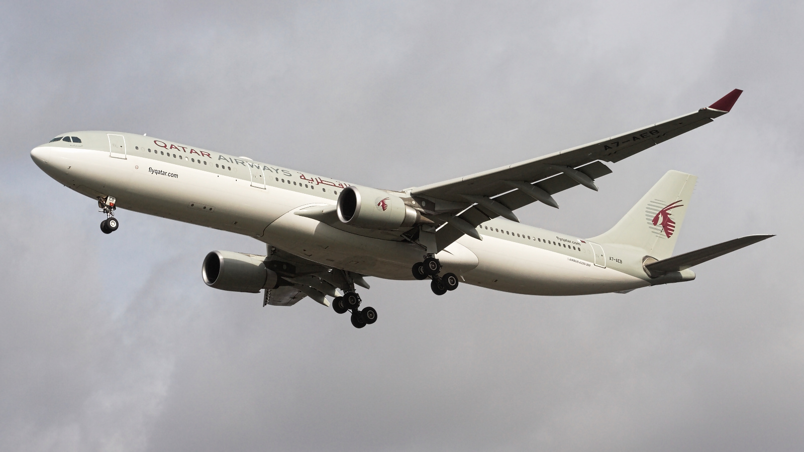 A7-AEB ✈ Qatar Airways Airbus A330-302 @ London-Heathrow