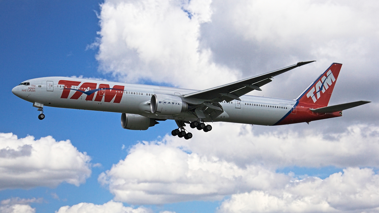 PT-MUD ✈ TAM Brazilian Airlines Boeing 777-32WER @ London-Heathrow