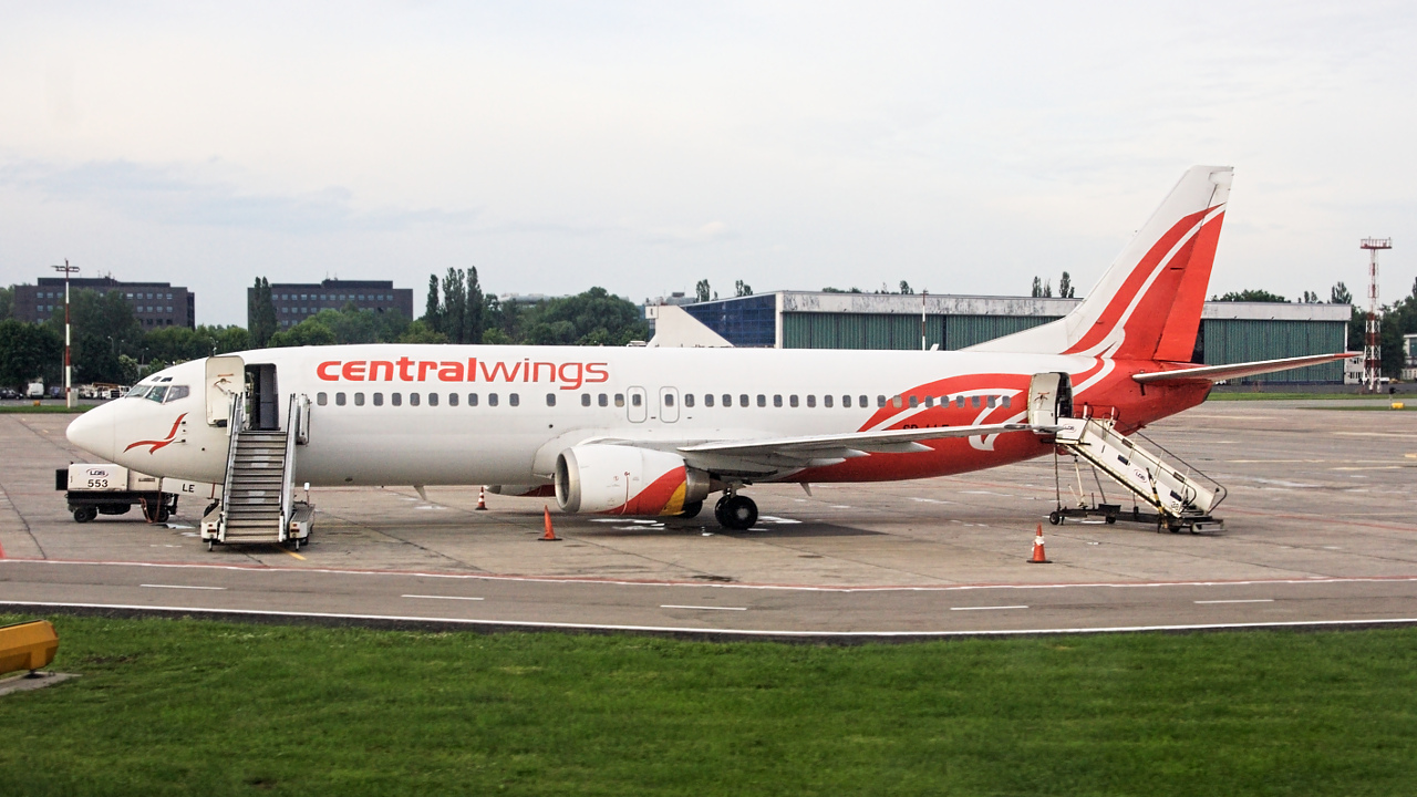 SP-LLE ✈ Centralwings Boeing 737-45D @ Warsaw-Chopin