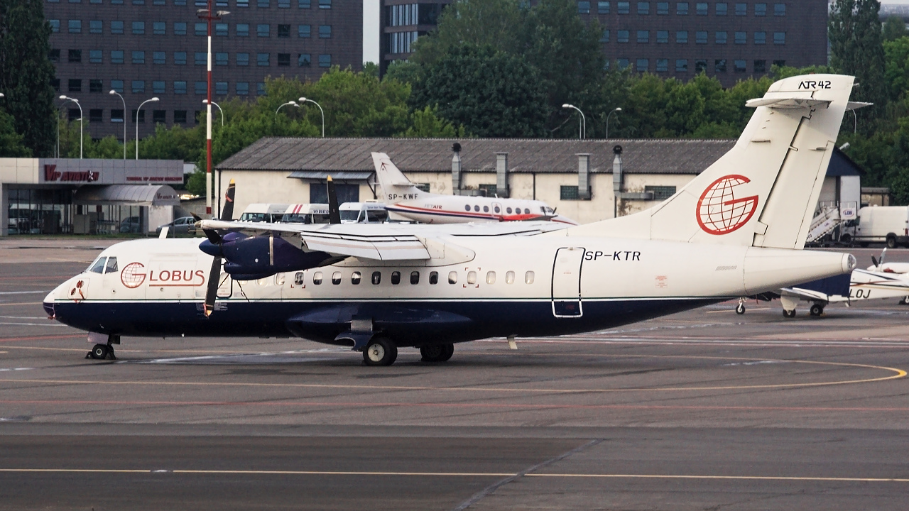SP-KTR ✈ Globus Airlines ATR 42-300 @ Warsaw-Chopin