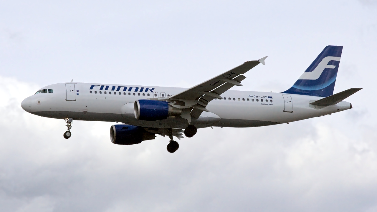 OH-LXE ✈ Finnair Airbus A320-214 @ London-Heathrow