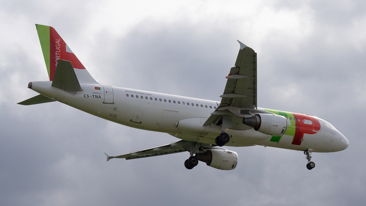 CS-TNA ✈ TAP Portugal Airbus A320-211 @ London-Heathrow