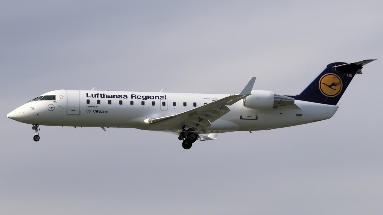 D-ACHE ✈ Lufthansa Regional Canadair CL-600-2B19 CRJ-200LR @ London-Heathrow