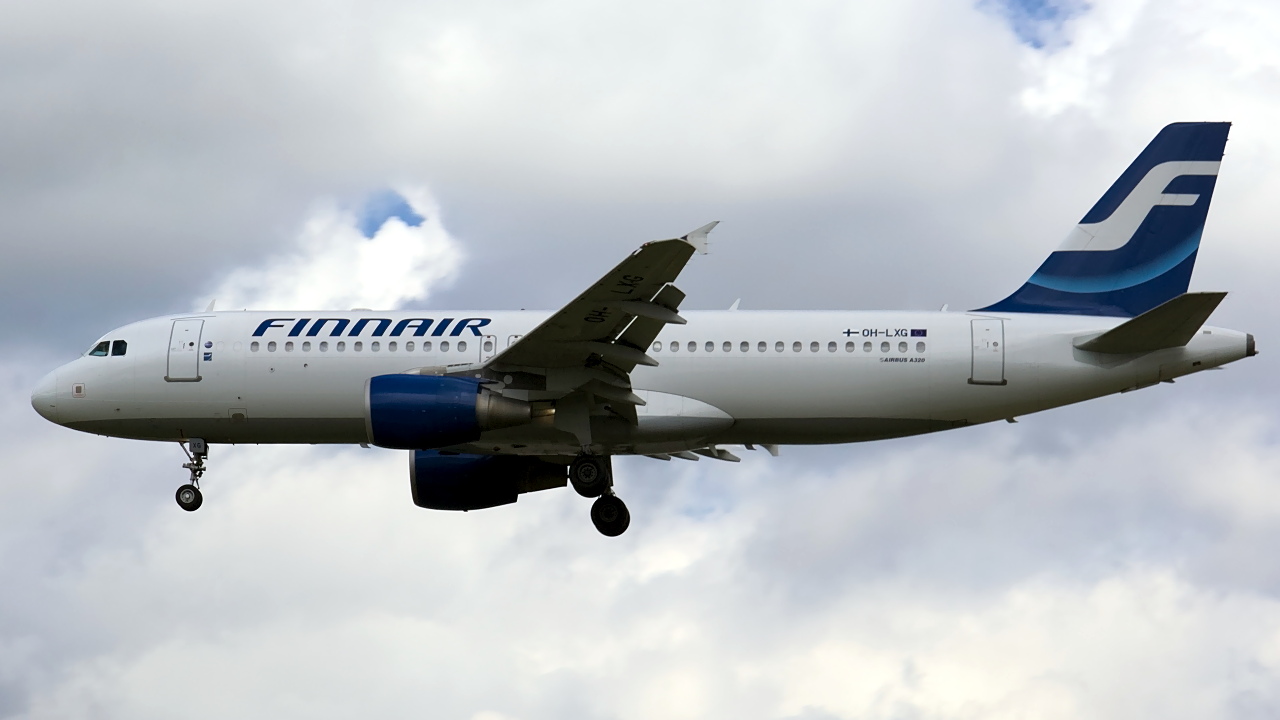 OH-LXG ✈ Finnair Airbus A320-214 @ London-Heathrow