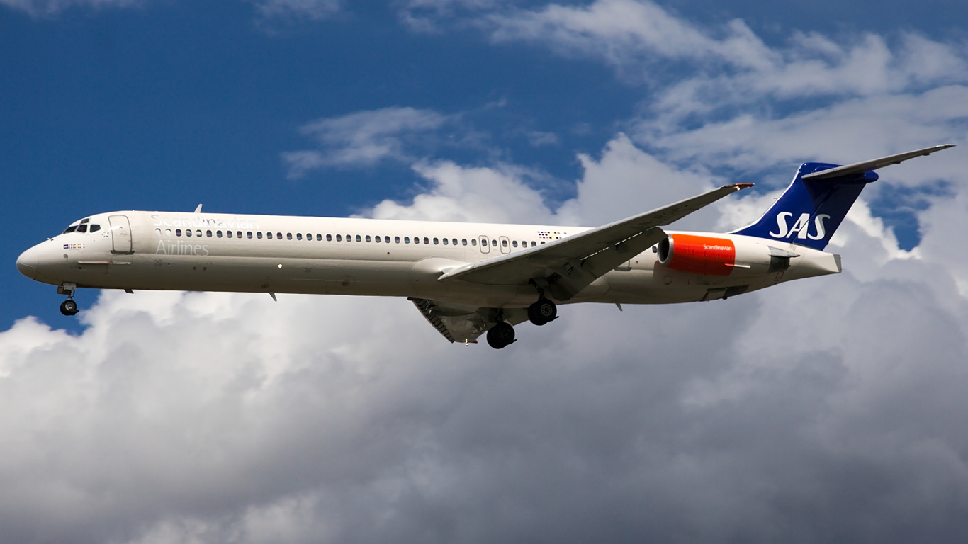 LN-ROP ✈ Scandinavian Airlines McDonnell Douglas MD-82 @ London-Heathrow