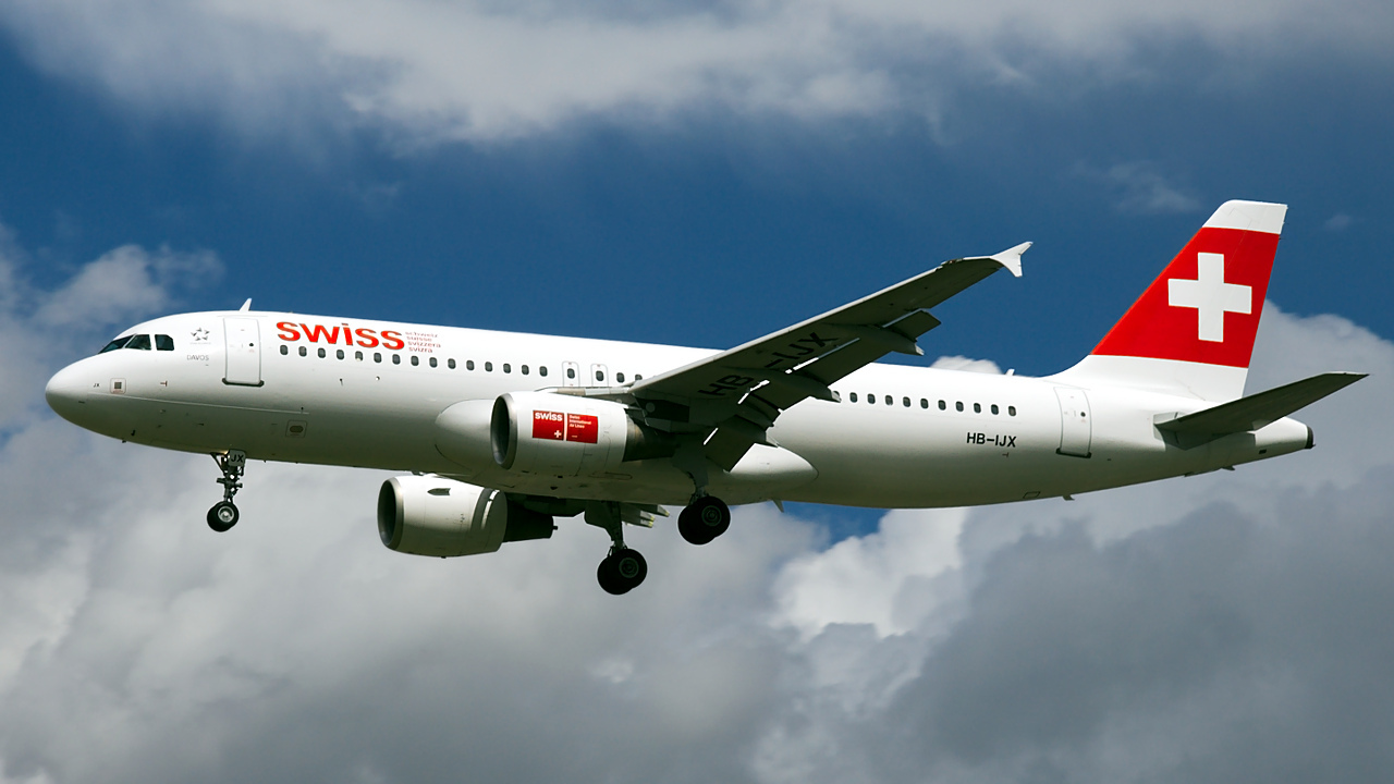 HB-IJX ✈ Swiss International Air Lines Airbus A320-214 @ London-Heathrow