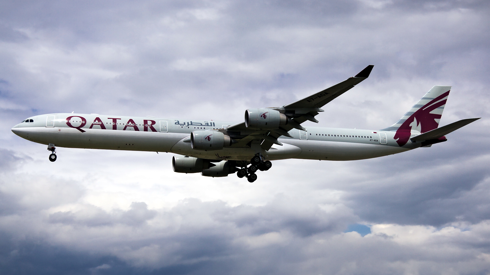 A7-AGA ✈ Qatar Airways Airbus A340-642 @ London-Heathrow