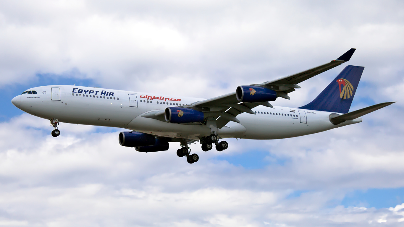 SU-GBM ✈ EgyptAir Airbus A340-212 @ London-Heathrow