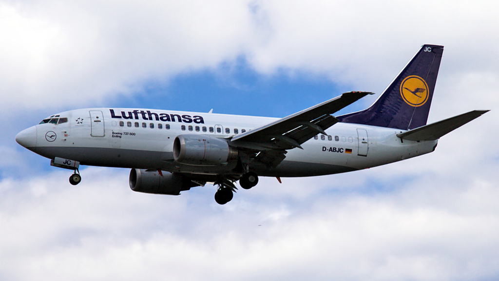 D-ABJC ✈ Lufthansa Boeing 737-530 @ London-Heathrow