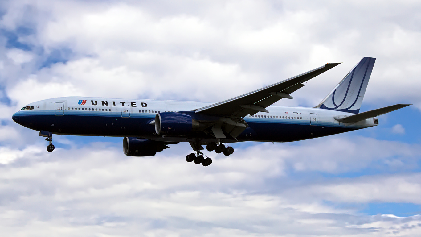 N785UA ✈ United Airlines Boeing 777-222ER @ London-Heathrow