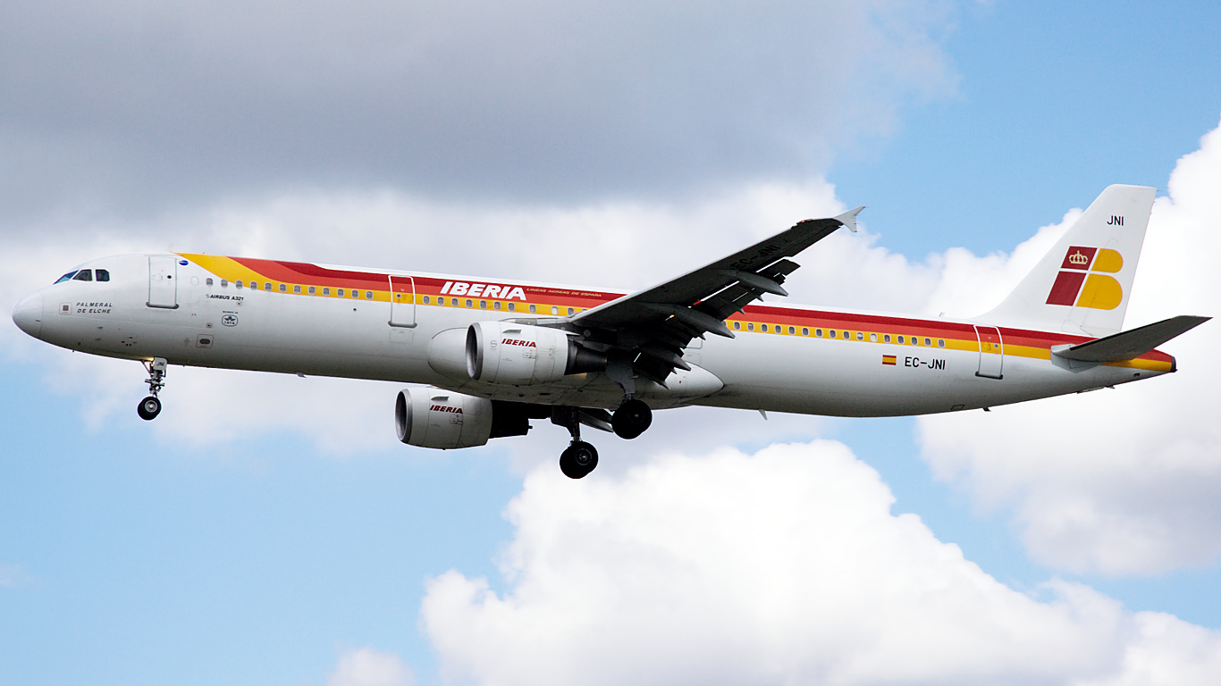 EC-JNI ✈ Iberia Airlines Airbus A321-211 @ London-Heathrow