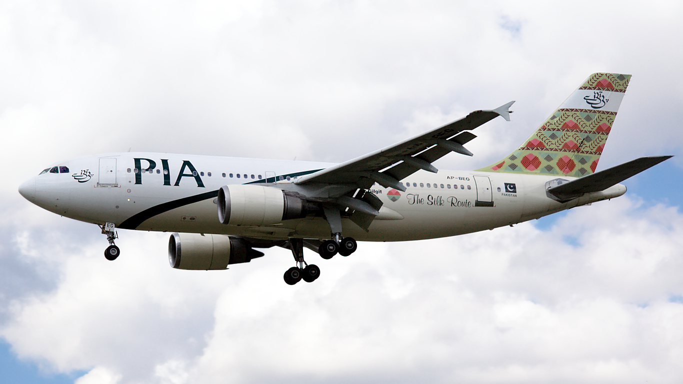 AP-BEG ✈ Pakistan International Airlines Airbus A310-308 @ London-Heathrow