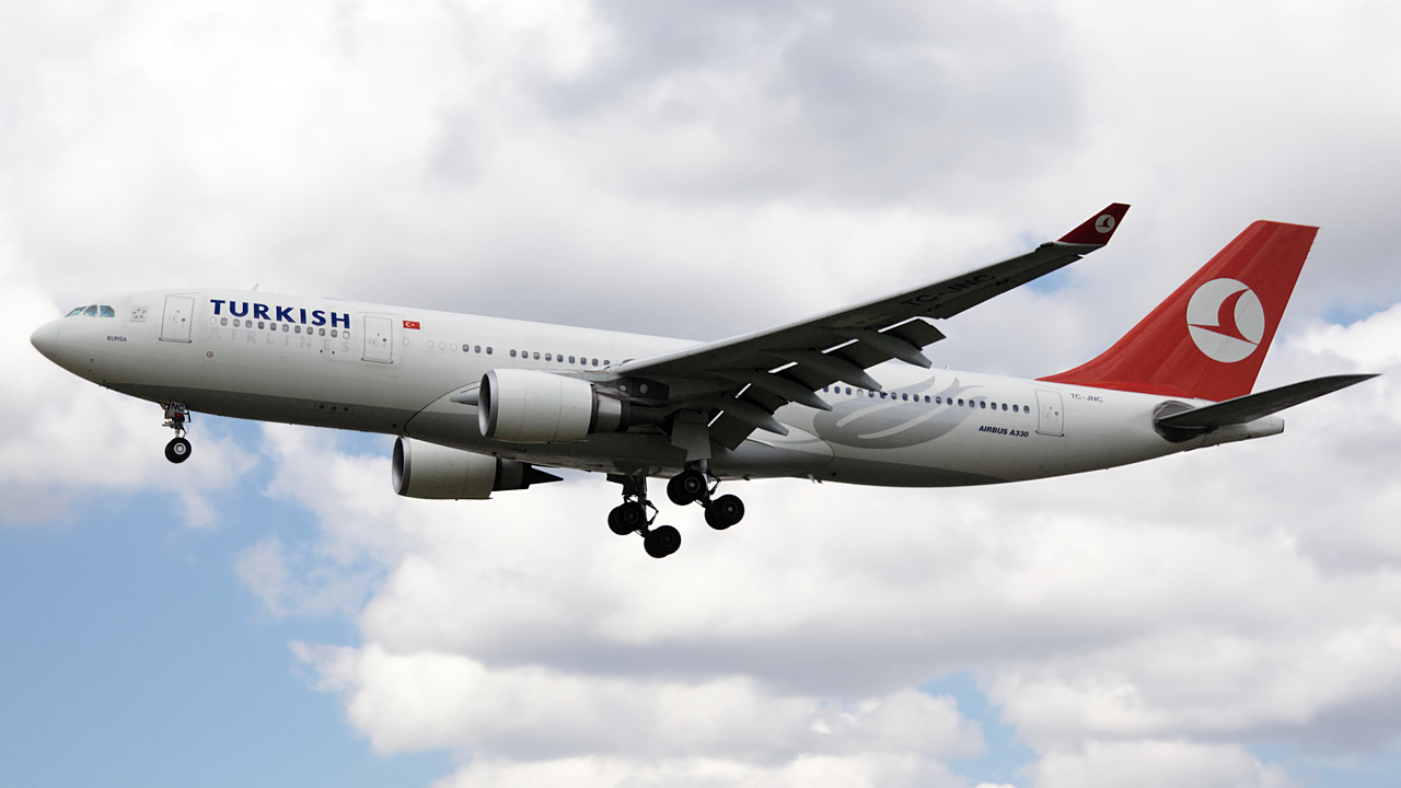 TC-JNC ✈ Turkish Airlines Airbus A330-203 @ London-Heathrow