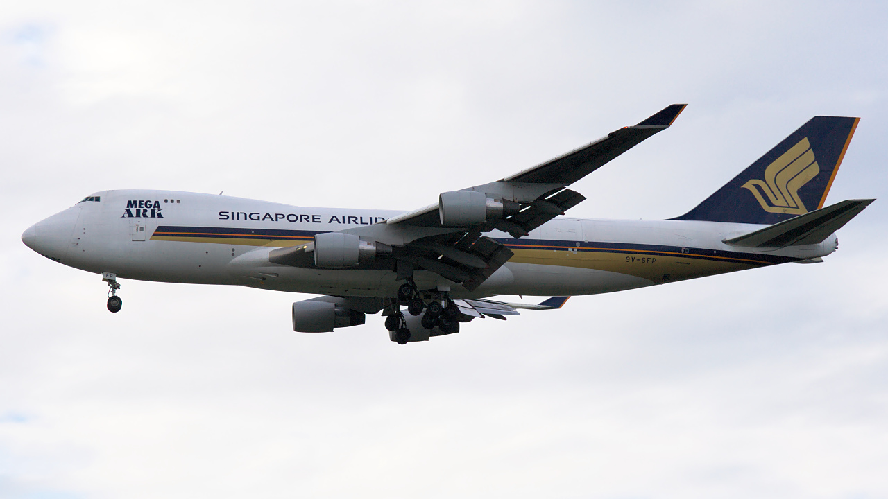 9V-SFP ✈ Singapore Airlines Cargo Boeing 747-412F @ London-Heathrow