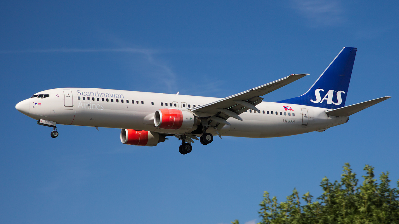 LN-RPM ✈ Scandinavian Airlines Boeing 737-883 @ London-Heathrow