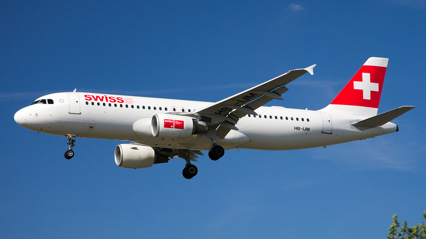 HB-IJM ✈ Swiss International Air Lines Airbus A320-214 @ London-Heathrow
