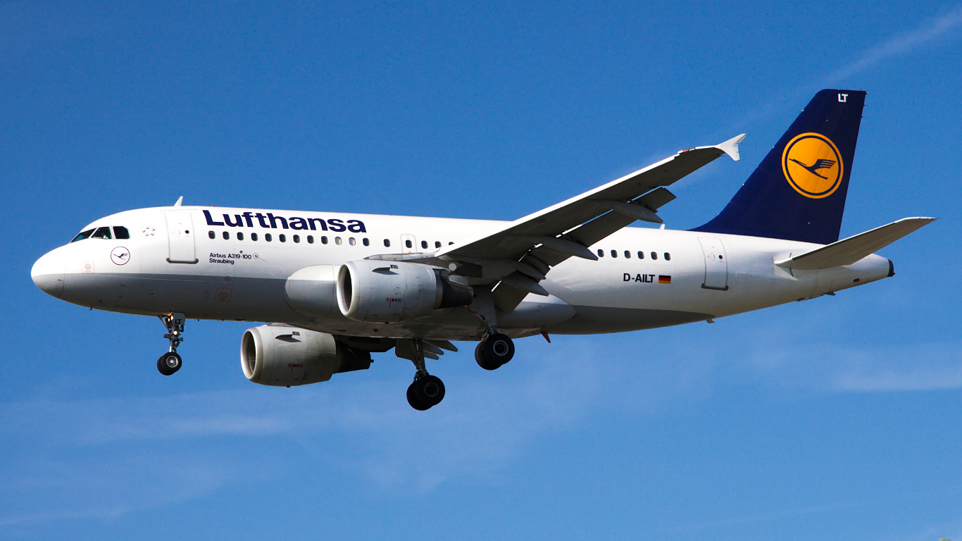 D-AILT ✈ Lufthansa Airbus A319-114 @ London-Heathrow